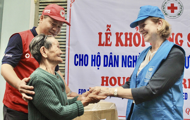 Quảng Ngãi: UNDP phối hợp Hội Chữ thập đỏ tỉnh hỗ trợ khẩn cấp cho người dân  - Ảnh 1.