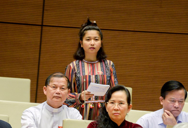 Thủ tướng trả lời chất vấn nữ ĐBQH Ksor H'Bơ Khăp về văn hóa từ chức - Ảnh 2.
