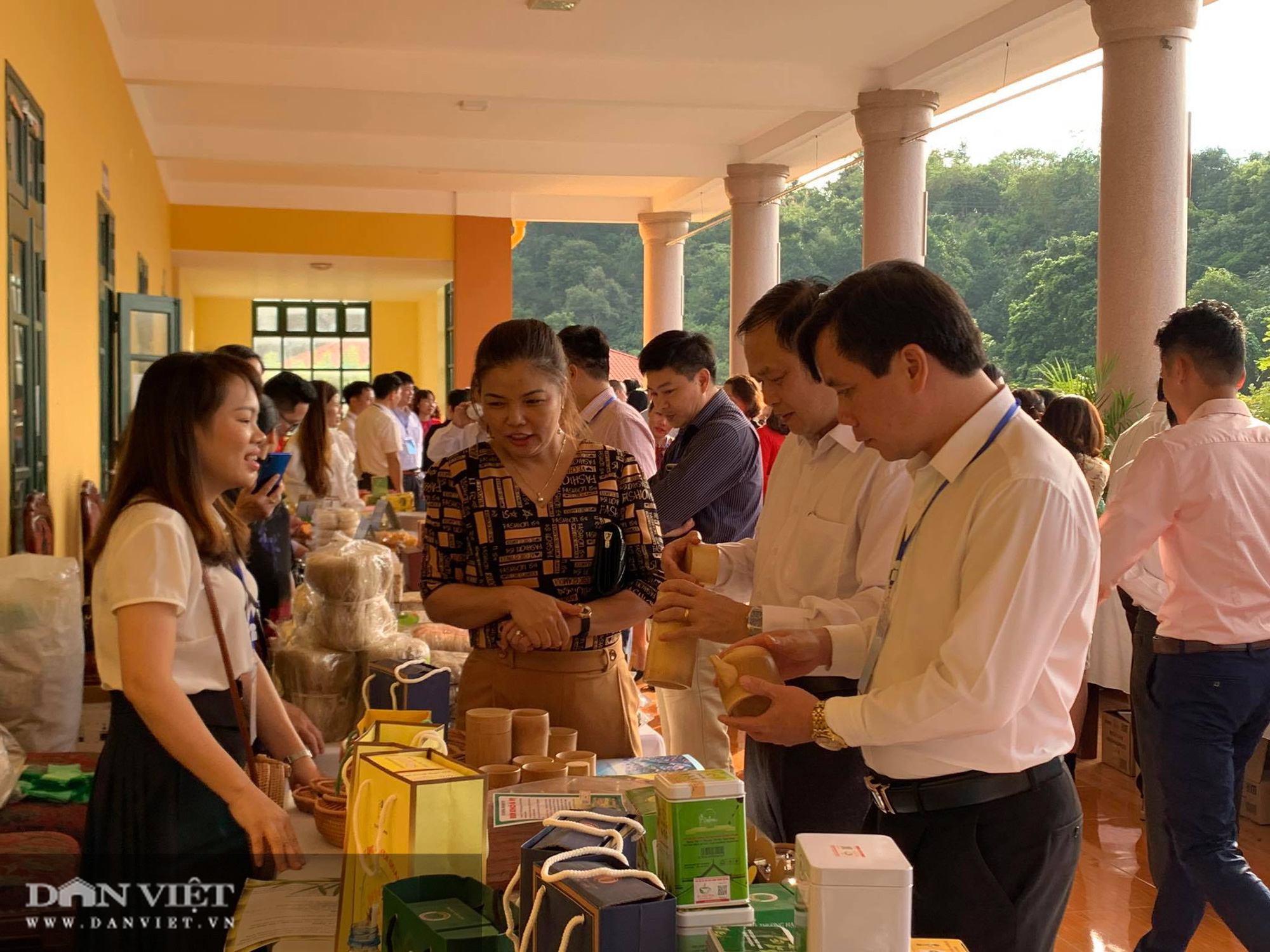 Phó Vụ trưởng Vụ Thị trường trong nước đề xuất gắn sản phẩm du lịch với thương mai - Ảnh 2.