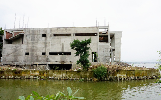 Dự án phá vỡ cảnh quan sông Hương: Chủ đầu tư chưa tháo dỡ hạng mục lấn chiếm mặt nước  - Ảnh 2.