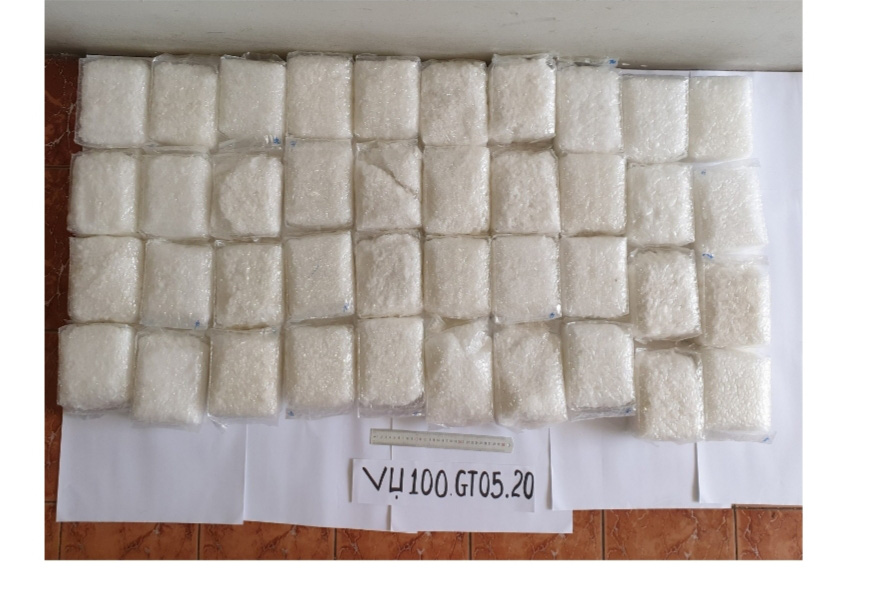 An Giang: Đề nghị truy tố 2 bị can trong vụ vận chuyển gần 40kg ma túy tổng hợp qua biên giới - Ảnh 2.