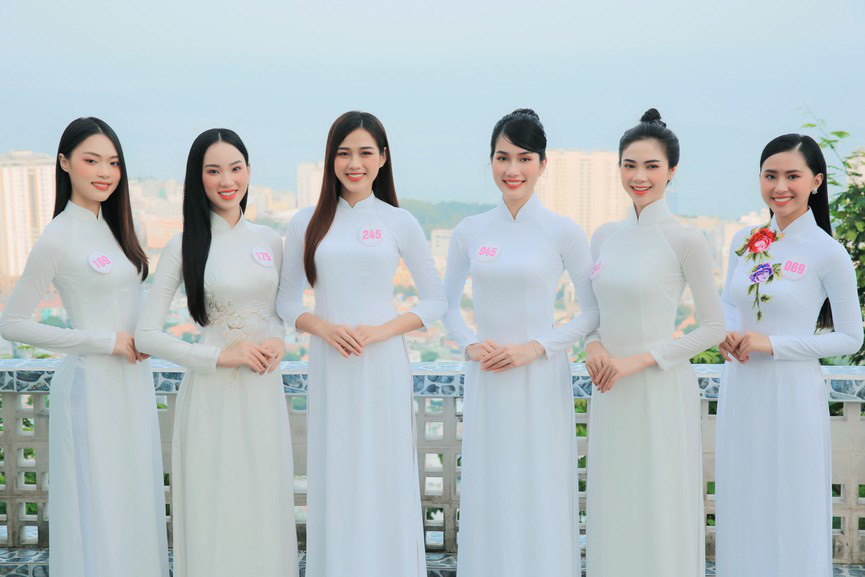 Ngây ngất vì thí sinh Hoa hậu Việt Nam 2020 mặc quyến rũ hút mắt trên du thuyền - Ảnh 15.