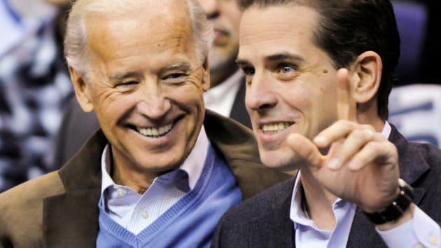 Tin buồn ập đến với Joe Biden: con trai bị điều tra bê bối thuế - Ảnh 1.