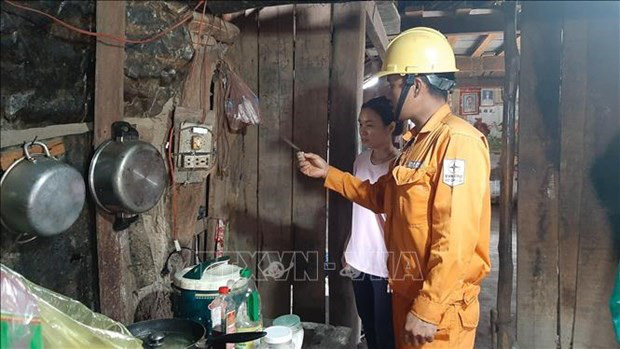 PC Gia Lai nỗ lực đảm bảo an toàn lưới điện vùng nông thôn - Ảnh 2.