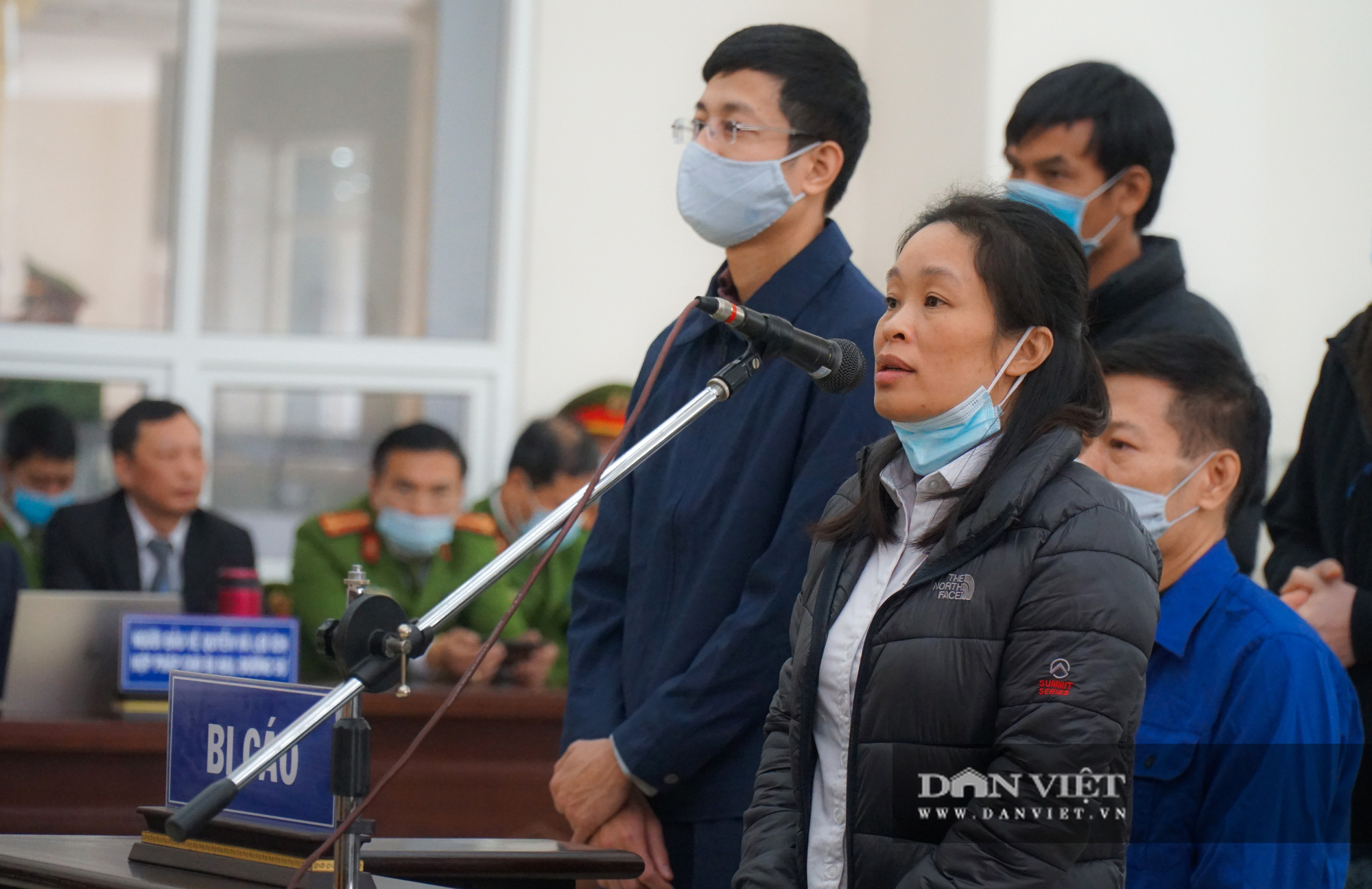 Toàn cảnh phiên toà xét xử Nguyễn Nhật Cảm cùng 9 đồng phạm  - Ảnh 3.