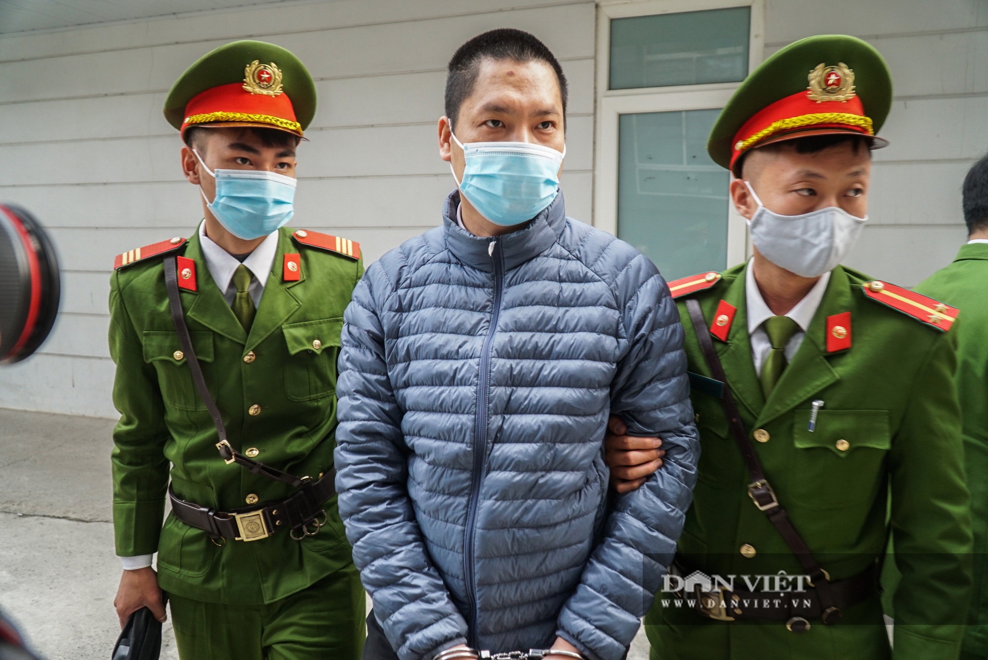Toàn cảnh phiên toà xét xử Nguyễn Nhật Cảm cùng 9 đồng phạm  - Ảnh 5.