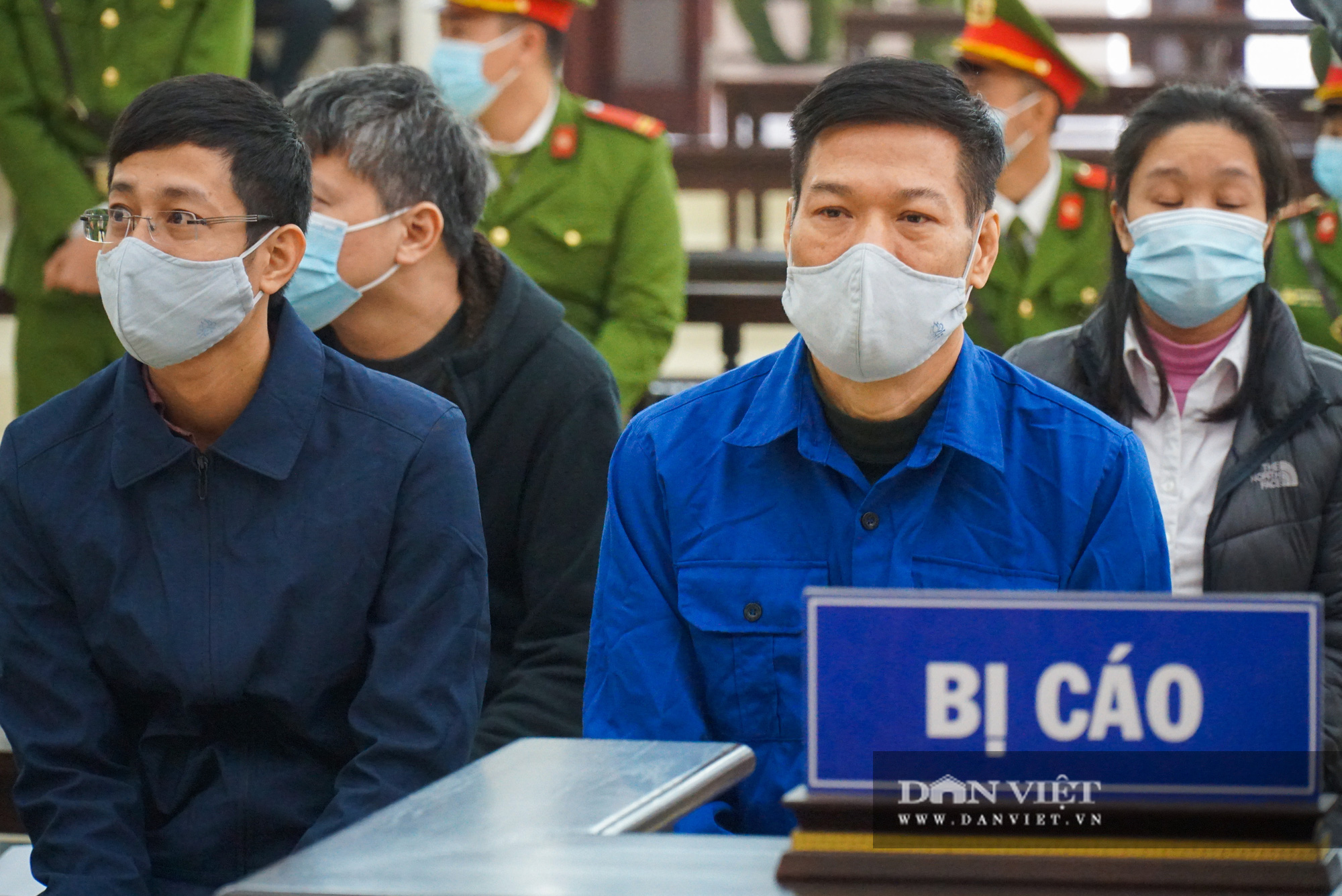 Toàn cảnh phiên toà xét xử Nguyễn Nhật Cảm cùng 9 đồng phạm  - Ảnh 7.