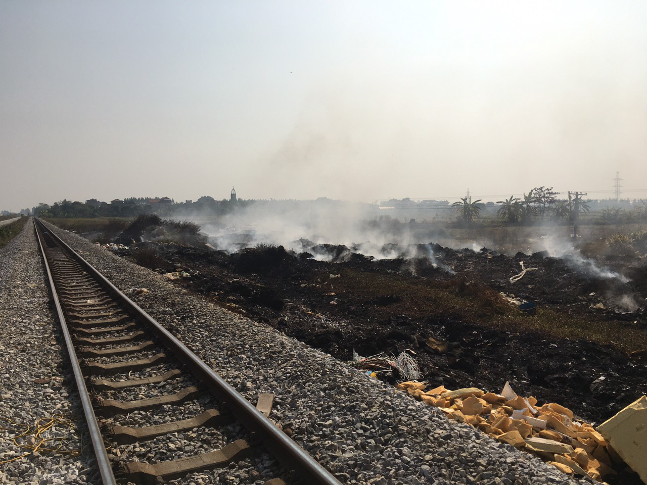 Hải Dương: Dân kêu trời trước nạn đốt trộm rác thải ở thị trấn Cẩm Giang - Ảnh 4.