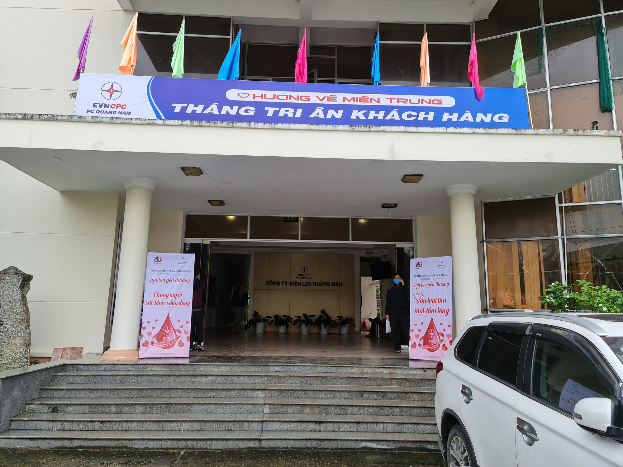 Công ty Điện lực Quảng Nam hiến 100 đơn vị máu cứu người - Ảnh 1.