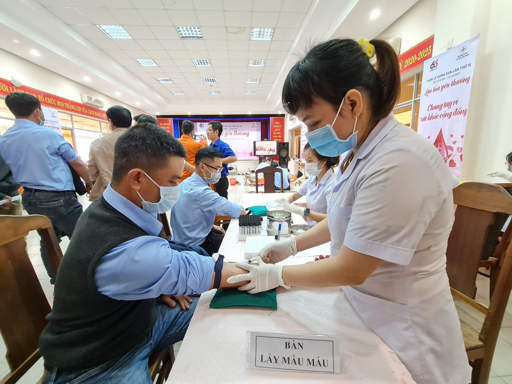 Công ty Điện lực Quảng Nam hiến 100 đơn vị máu cứu người - Ảnh 4.