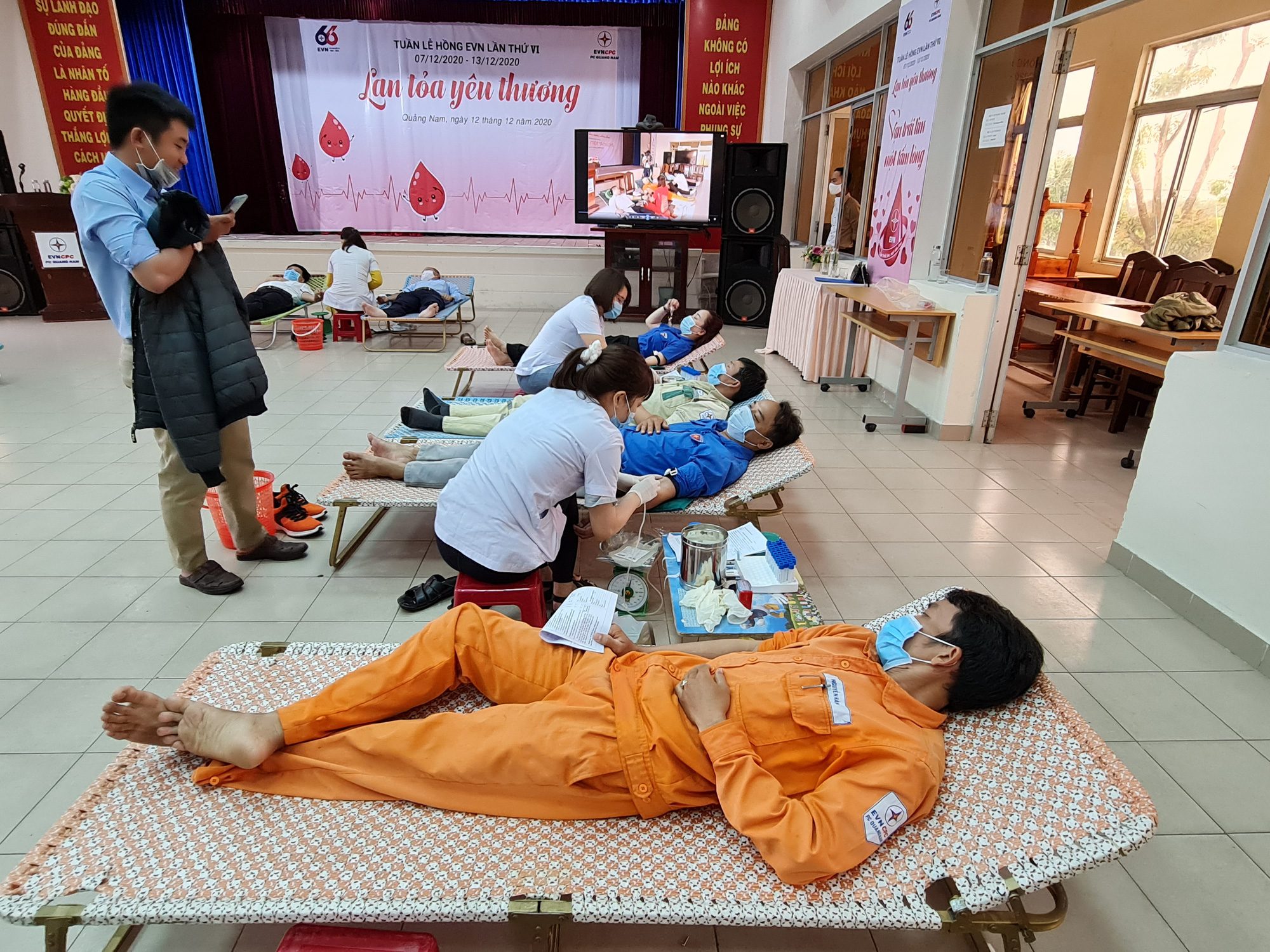 Công ty Điện lực Quảng Nam hiến 100 đơn vị máu cứu người - Ảnh 5.