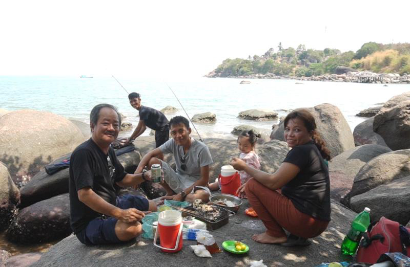 Kiên Giang: Ra đảo Hòn Tre xem dân bắt loài nhìn như con tôm mà cũng giống con bọ ngựa, bán thành đặc sản - Ảnh 6.