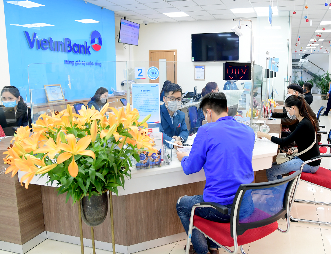 Tết 2021: Thực hư việc VietinBank bất ngờ “thưởng” gần 6 tháng lương cho nhân viên? - Ảnh 2.