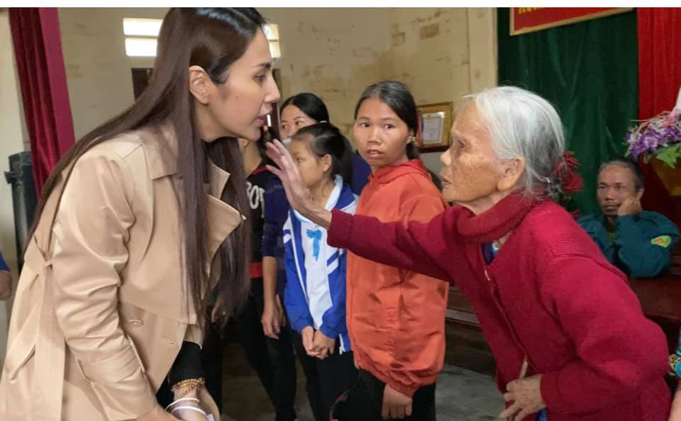 Thủy Tiên gây &quot;sốt&quot; vì công bố số tiền &quot;khủng&quot; từ &quot;túi riêng&quot; lo Tết, trả nợ cho dân nghèo - Ảnh 3.