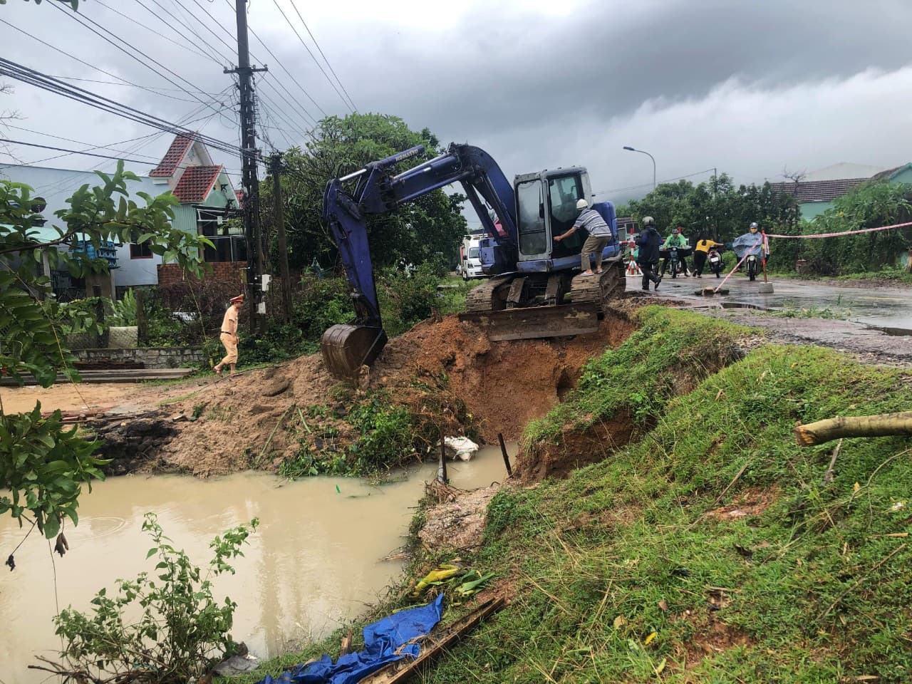 Quốc lộ liên tục hư hỏng, Bình Định đề nghị Bộ GTVT bổ sung 78 tỷ đồng sửa chữa - Ảnh 2.