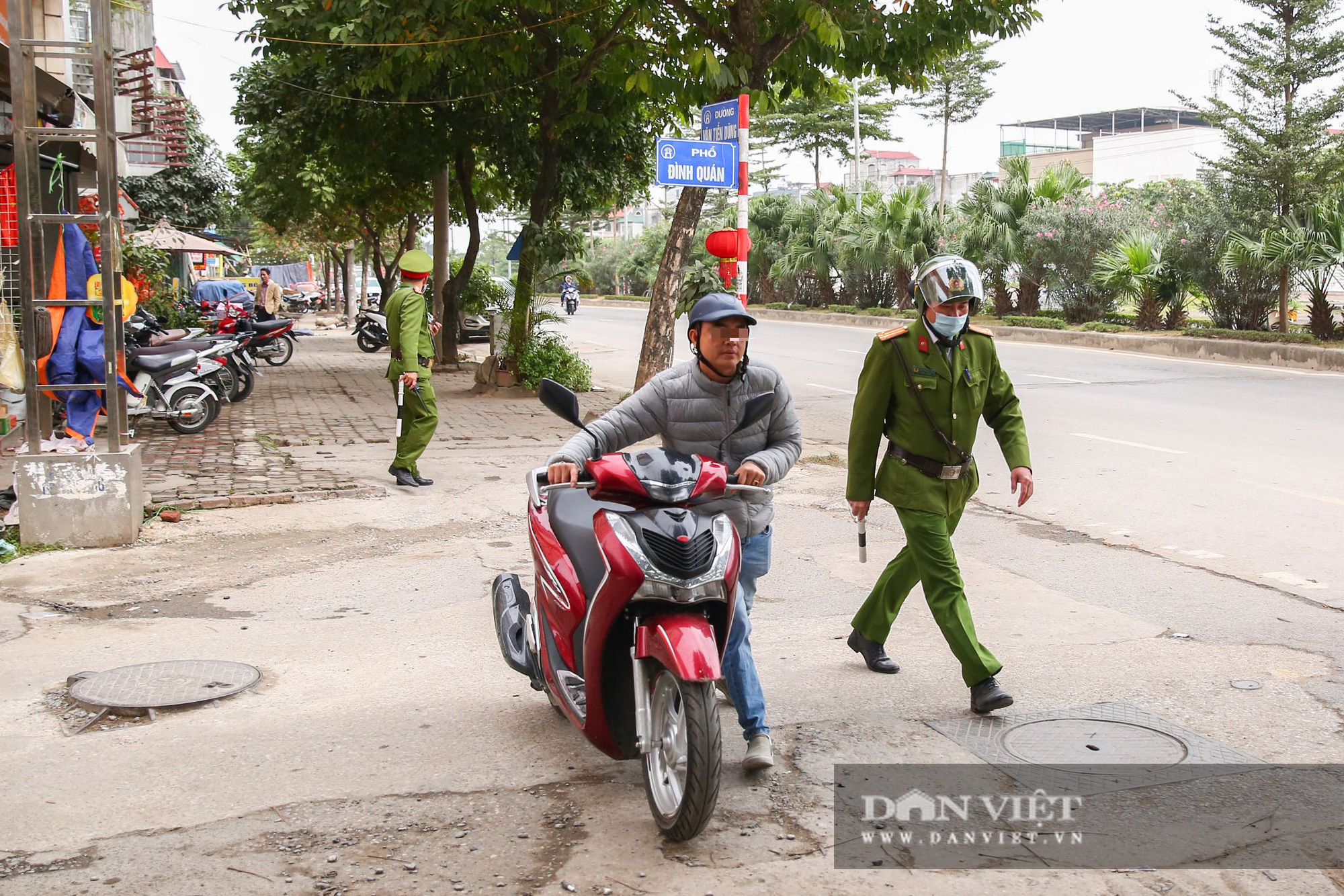 Ma men quay đầu bỏ chạy, dọa bỏ xe khi gặp chốt thổi nồng độ cồn  - Ảnh 5.