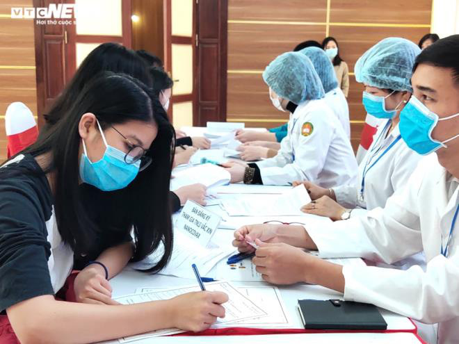 Ngày mai, Việt Nam tiêm thử nghiệm mũi vaccine COVID-19 đầu tiên trên người - Ảnh 1.