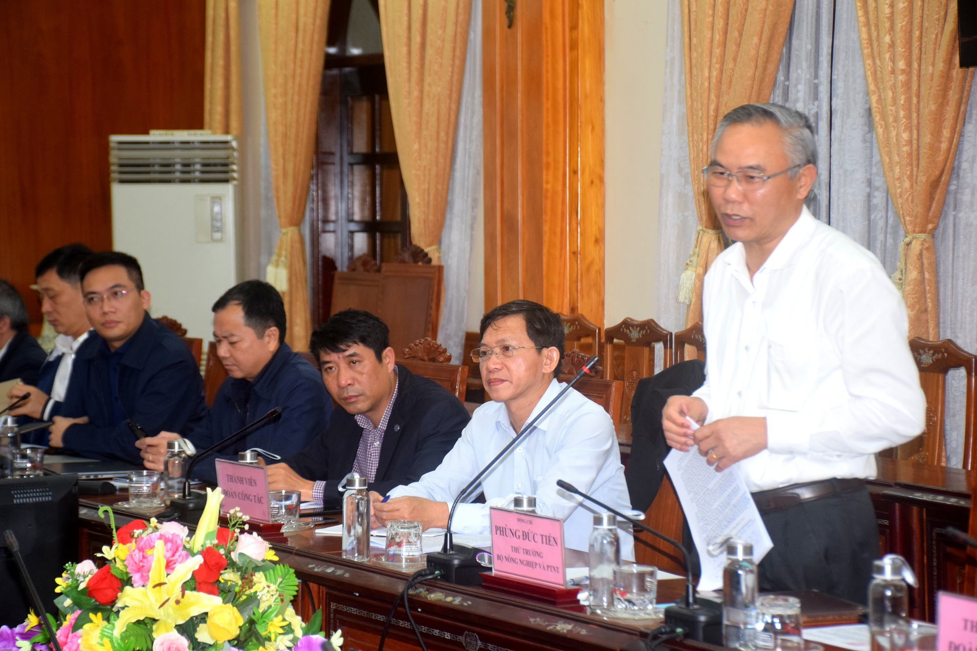 Bộ NNPTNT đánh giá cao công tác khắc phục hậu quả bão lũ của tỉnh Bình Định - Ảnh 1.