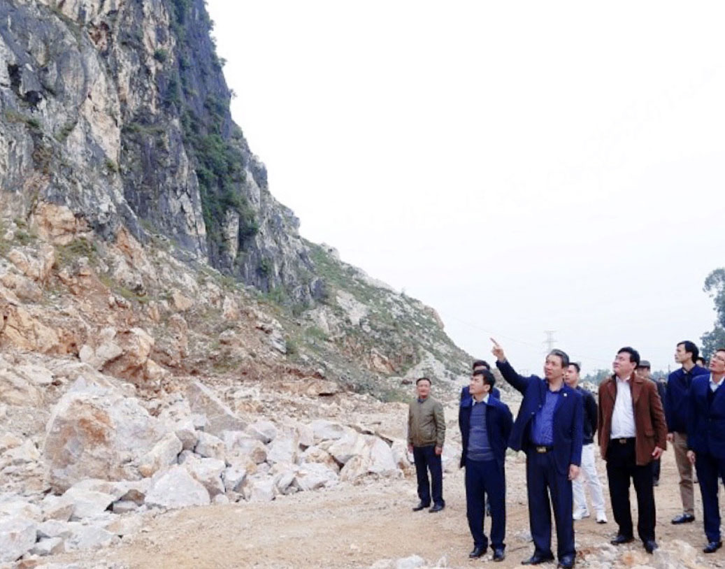 Chỉ đạo quyết liệt của PCT tỉnh Thanh Hóa Lê Đức Giang: Tạm dừng ngay hoạt động của mỏ đá làm ảnh hưởng tới dân - Ảnh 3.