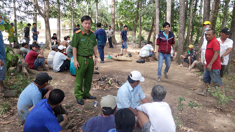 An Giang: Triệt phá trường gà, bắt giữ 36 đối tượng - Ảnh 1.