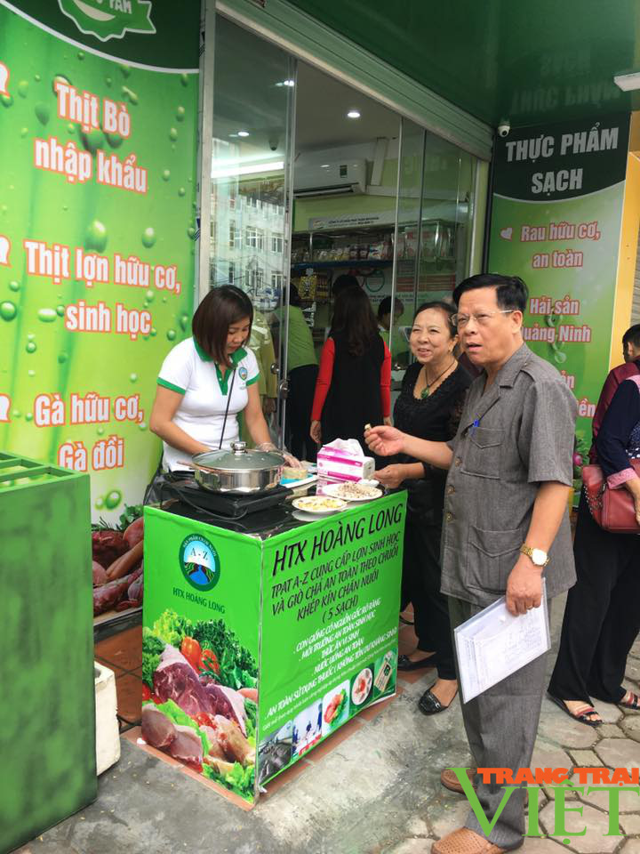 Lão nông suốt ngày cho lợn đi tháng máy, ngủ nhà tầng thịt bán giá cao vẫn đắt hàng, &quot;thượng đế&quot; ăn xong còn khen - Ảnh 5.