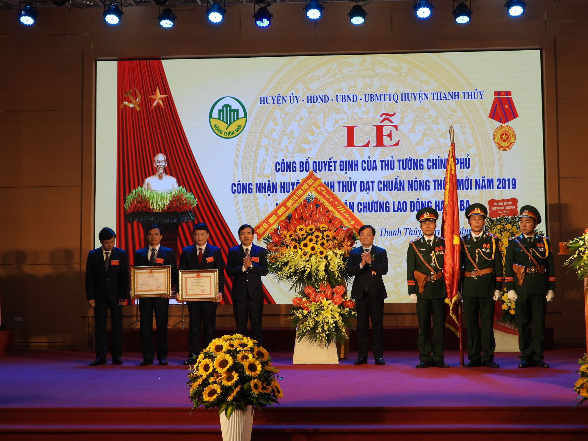 Phú Thọ: Huyện Thanh Thủy đạt chuẩn nông thôn mới và đón nhận huân chương lao động hạng Ba - Ảnh 3.