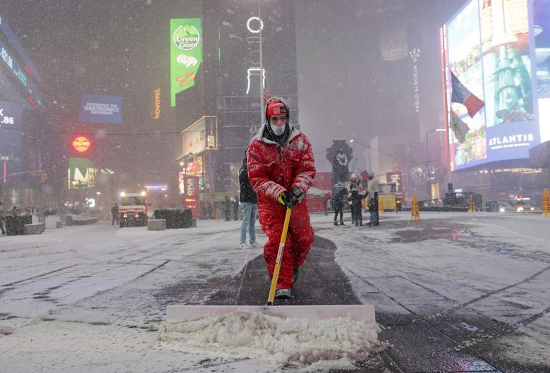 Bão tuyết dày hơn 60 cm &quot;nhấn chìm&quot; New York  - Ảnh 9.