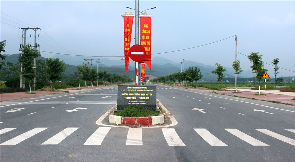Phú Thọ: Huyện Thanh Thủy đạt chuẩn nông thôn mới và đón nhận huân chương lao động hạng Ba - Ảnh 1.