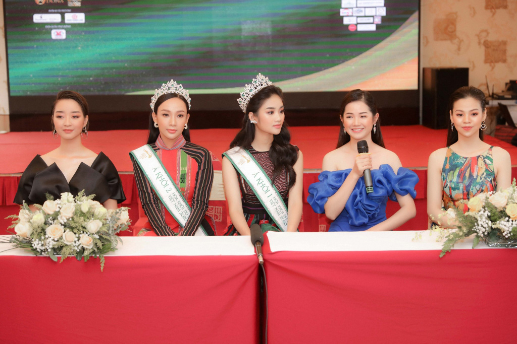 Hai Á khôi &quot;Miss Tourism&quot; bày tỏ quan điểm về việc không có hoa khôi - Ảnh 4.