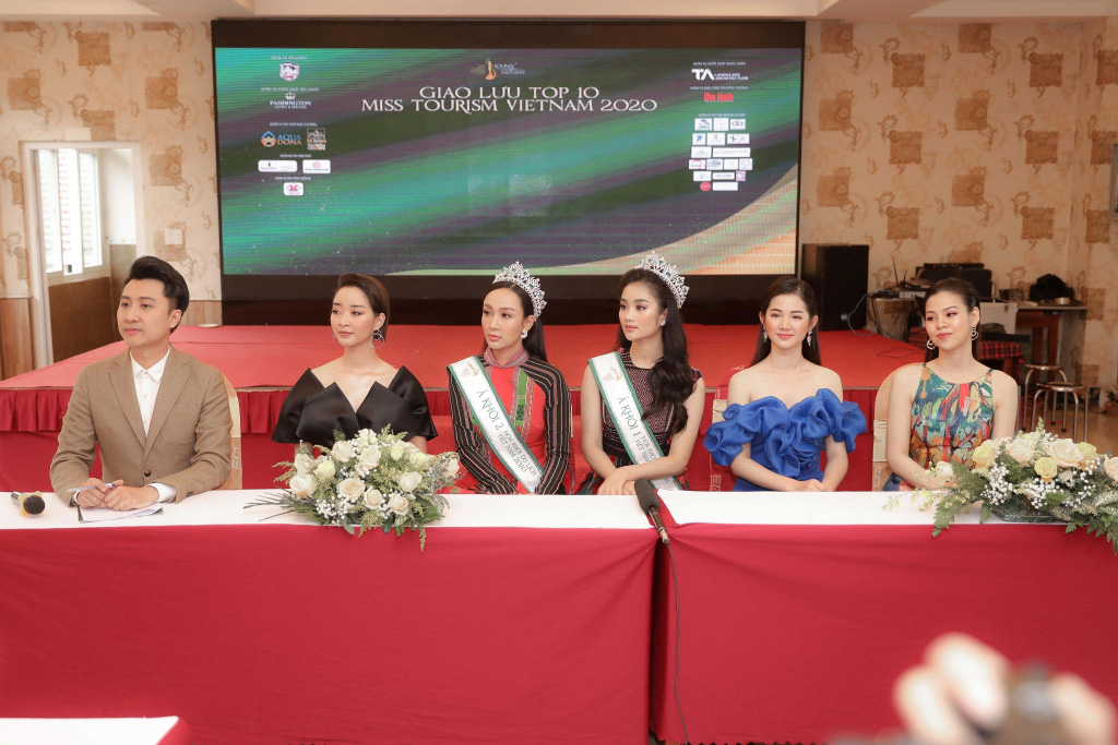 Hai Á khôi &quot;Miss Tourism&quot; bày tỏ quan điểm về việc không có hoa khôi - Ảnh 3.