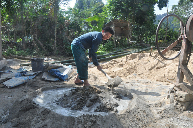 Gương điển hình về giảm nghèo trong cộng đồng (bài 1): Nghĩa cử cao đẹp từ những lá đơn &quot;xin thoát nghèo&quot; - Ảnh 3.