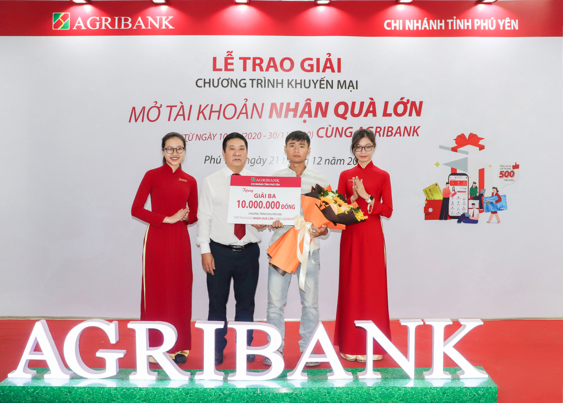 Agribank Phú Yên: Trao thưởng chương trình khuyến mại &quot;Mở tài khoản, nhận quà lớn cùng Agribank&quot; - Ảnh 1.