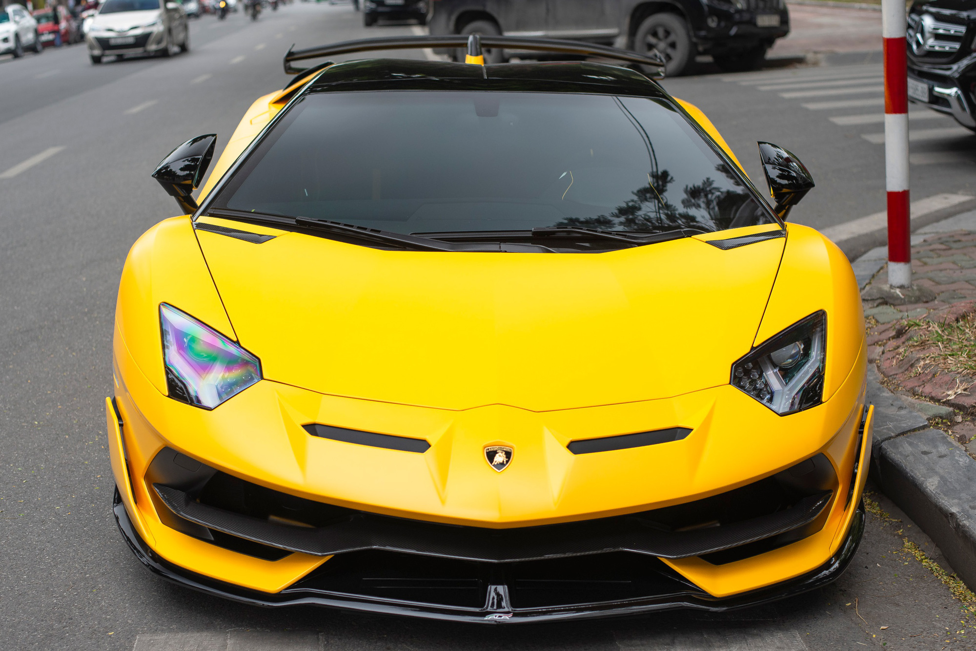 Chi tiết Lamborghini Aventador SVJ Roadster đầu tiên tại Việt Nam - Ảnh 5.