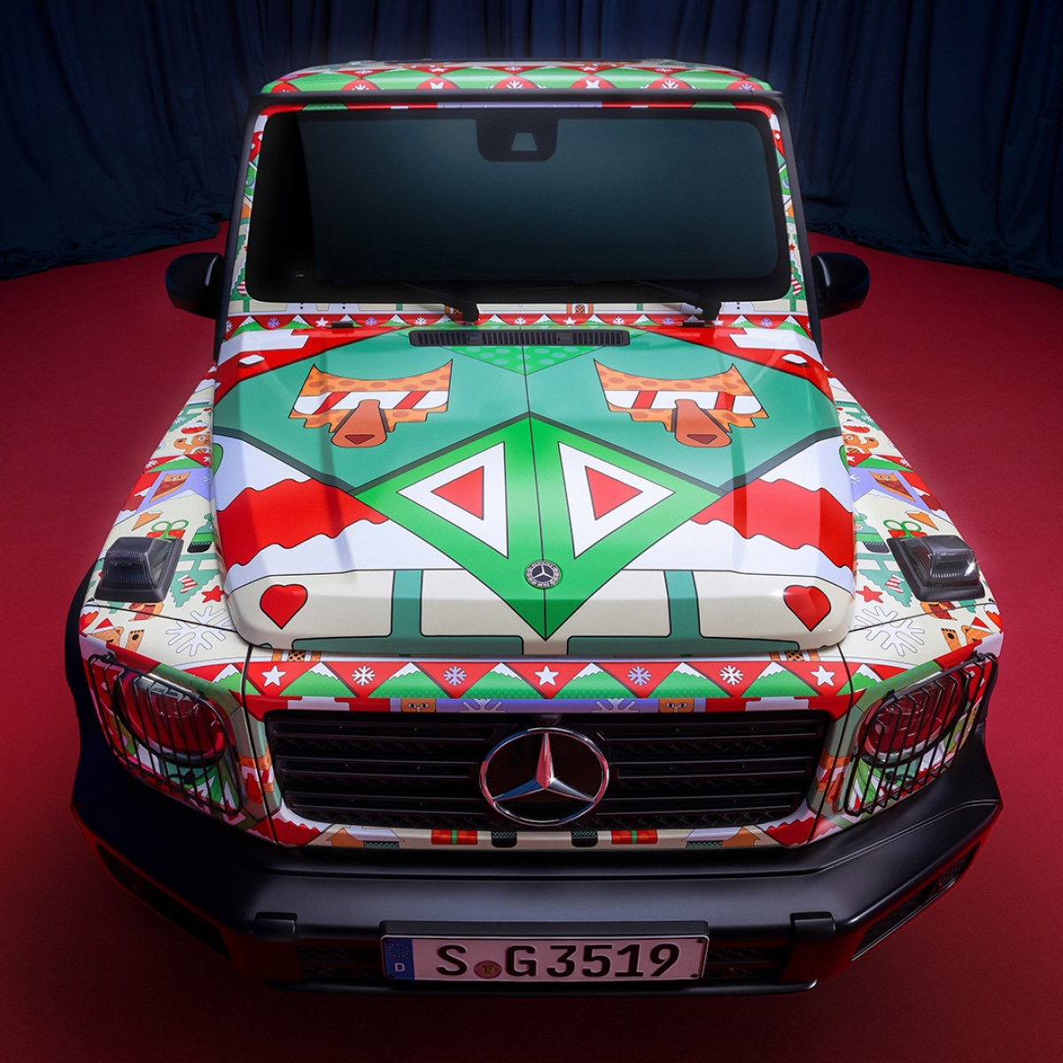 Họa tiết &quot;xấu xí&quot; đón Giáng Sinh của Mercedes-Benz G-Class và AMG GT R - Ảnh 5.