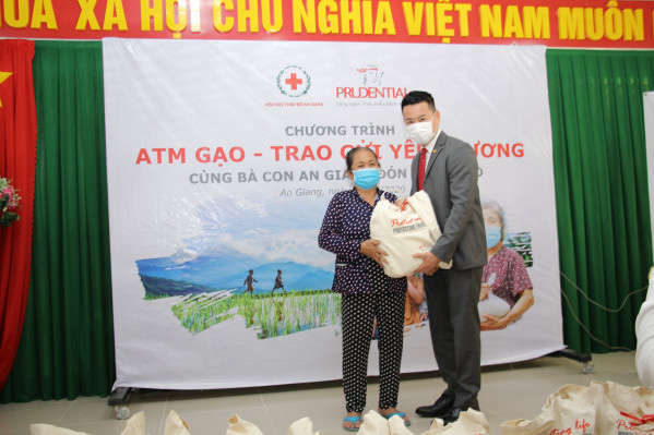 An Giang: Gần 14 tấn gạo đến với bà con có hoàn cảnh khó khăn - Ảnh 4.