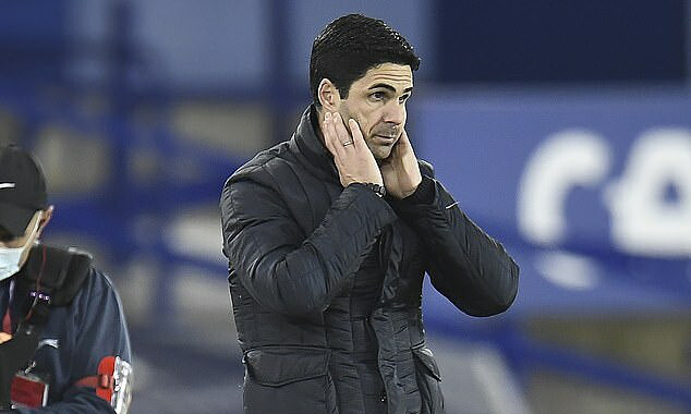 HLV Arteta đang quay cuồng ở Arsenal.