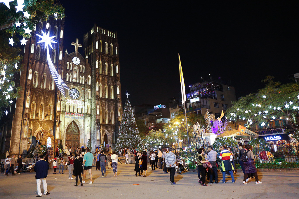 Những điểm vui chơi tại Hà Nội trong đêm Giáng sinh 2020 - Ảnh 1.
