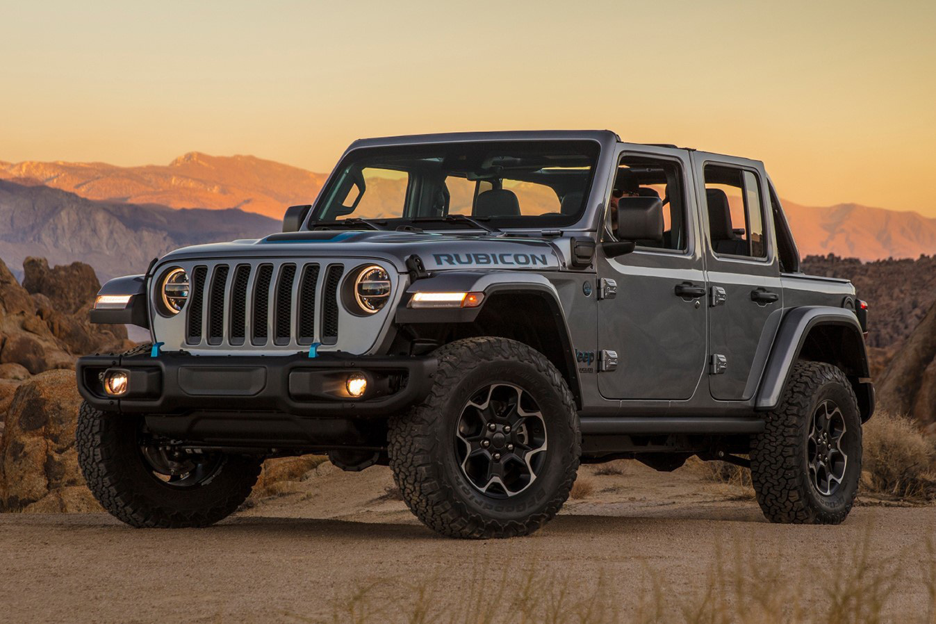 Phiên bản Jeep Wrangler hybrid cắm sạc có giá khởi điểm gần 50.000 USD - Ảnh 1.