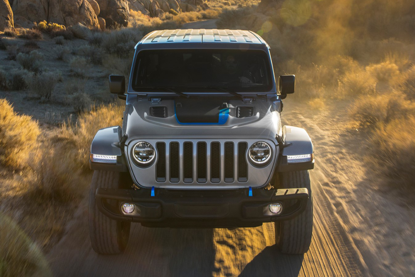 Phiên bản Jeep Wrangler hybrid cắm sạc có giá khởi điểm gần 50.000 USD - Ảnh 3.