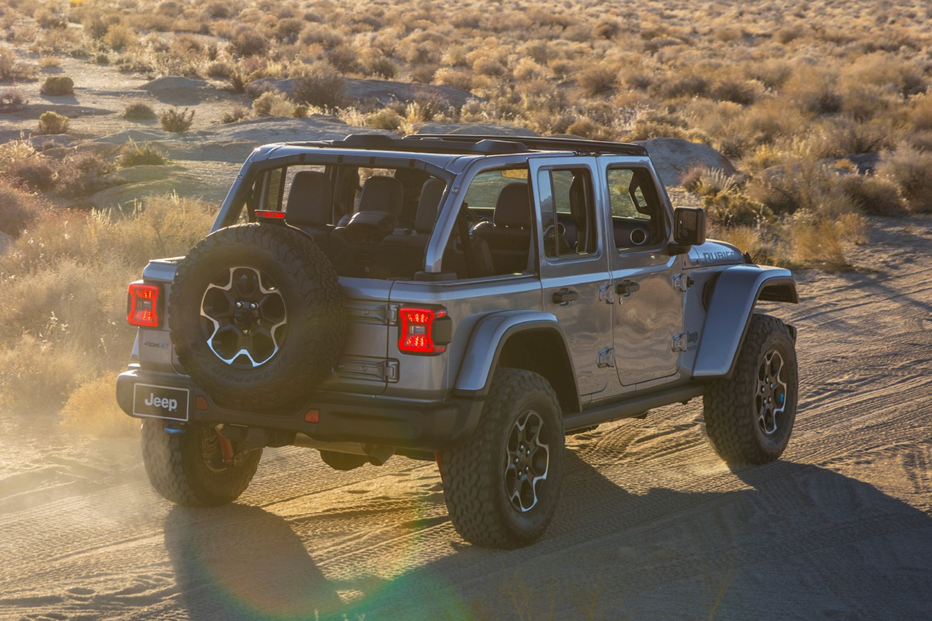 Phiên bản Jeep Wrangler hybrid cắm sạc có giá khởi điểm gần 50.000 USD - Ảnh 4.