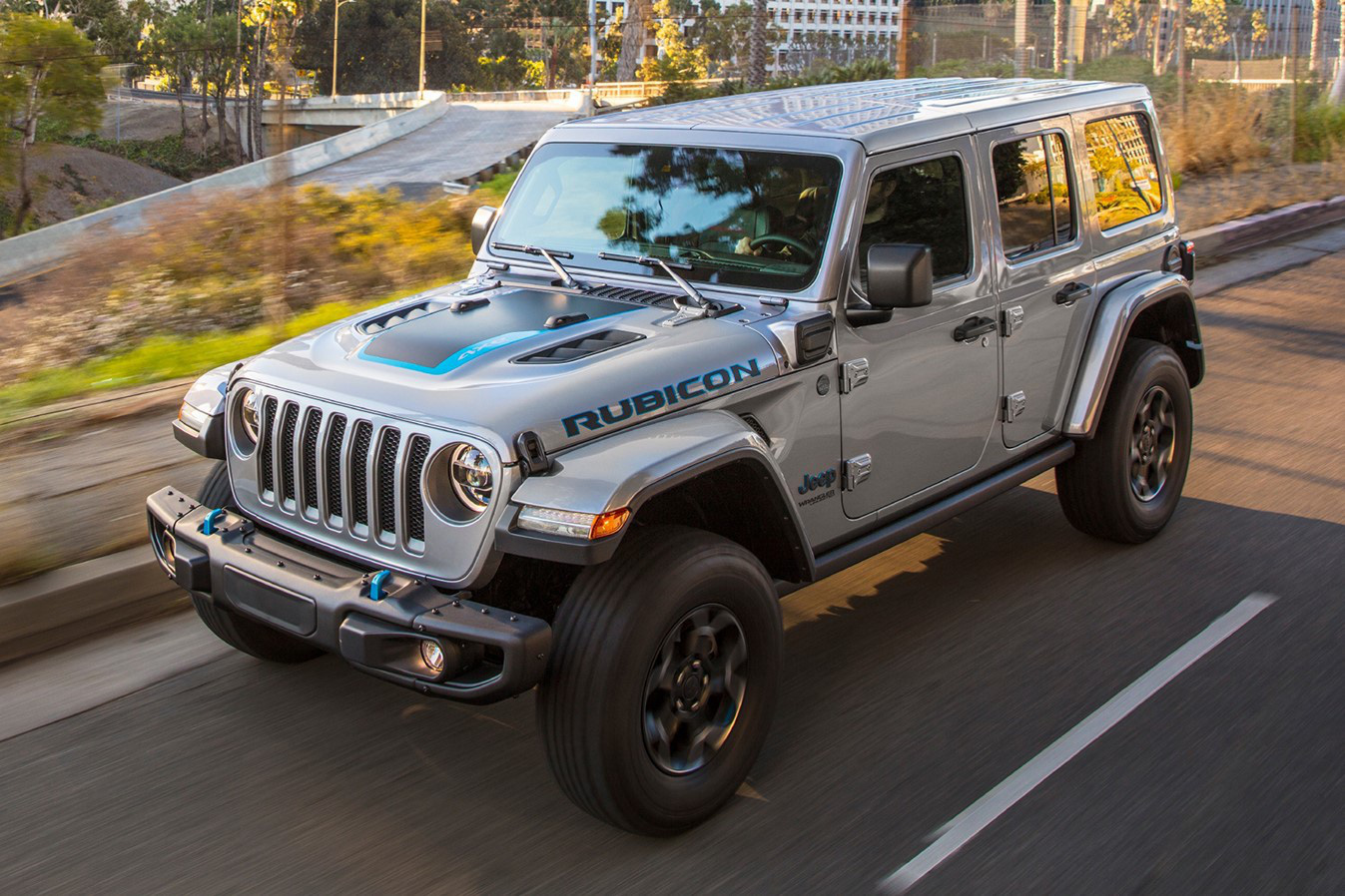 Phiên bản Jeep Wrangler hybrid cắm sạc có giá khởi điểm gần  USD