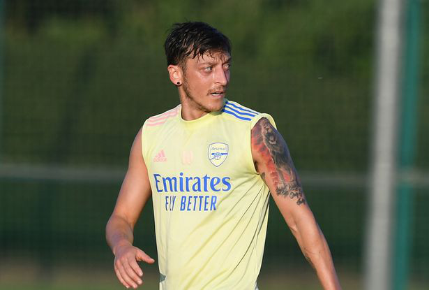 Ozil quyết chơi đến cùng với Arsenal.