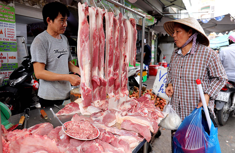 Đón Tết 2021: Giá thịt lợn không có cơ hội &quot;tăng nhiệt&quot;? - Ảnh 1.