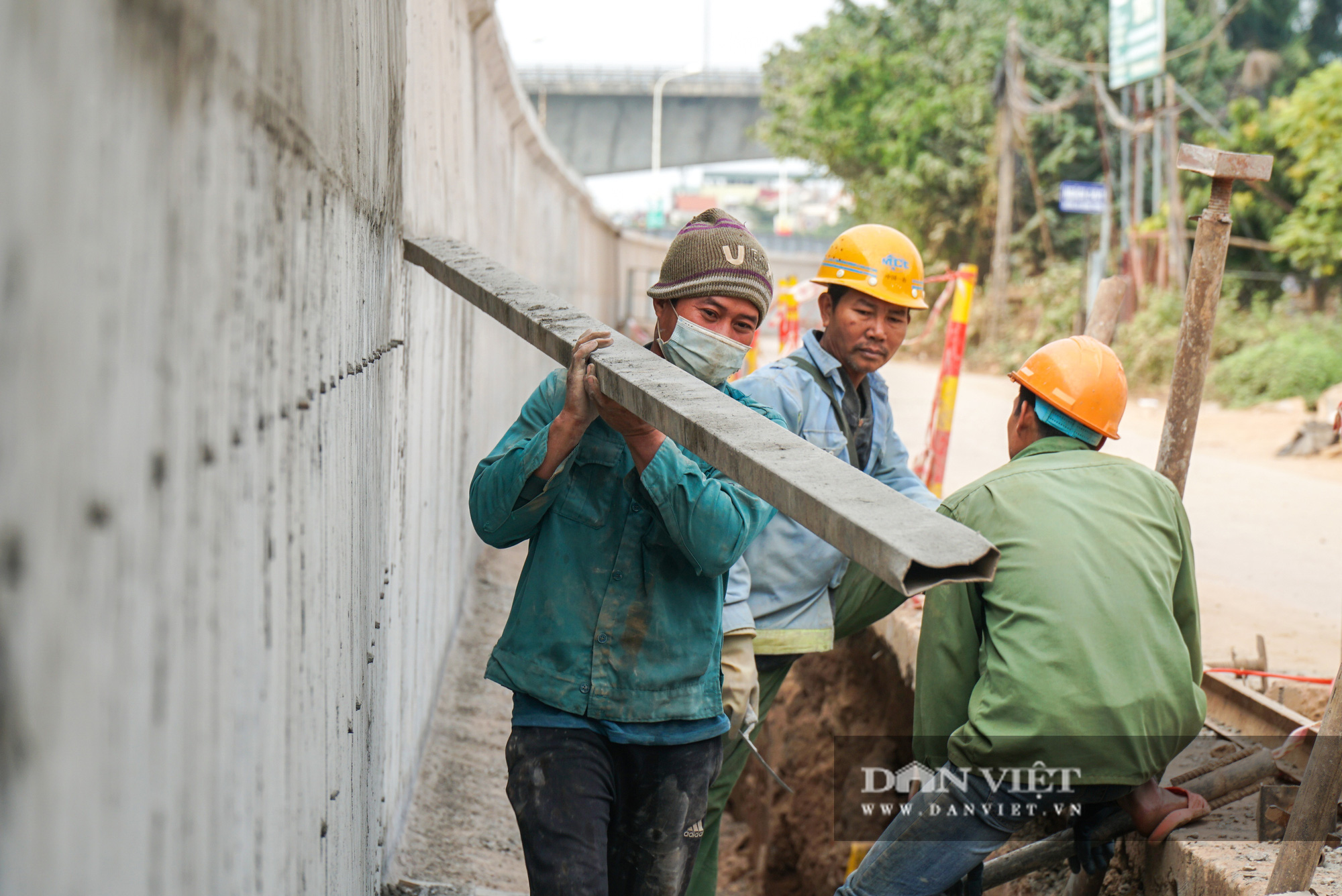 Gấp rút thi công mở rộng tuyến đê trăm tỷ để về đích trước Tết - Ảnh 7.