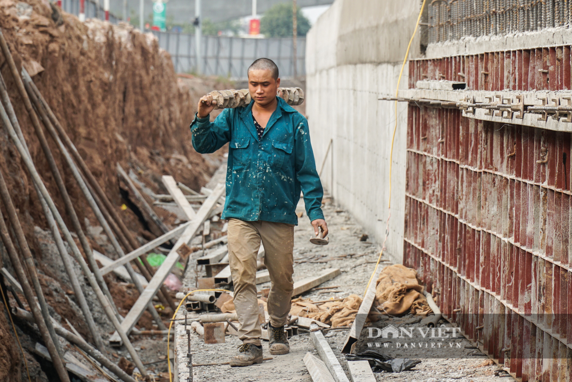 Gấp rút thi công mở rộng tuyến đê trăm tỷ để về đích trước Tết - Ảnh 6.