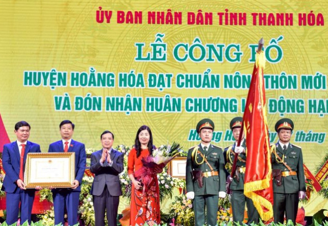 Huyện Hoằng Hóa (Thanh Hóa) công bố đạt chuẩn nông thôn mới và đón nhận Huân chương Lao động Hạng Ba - Ảnh 1.