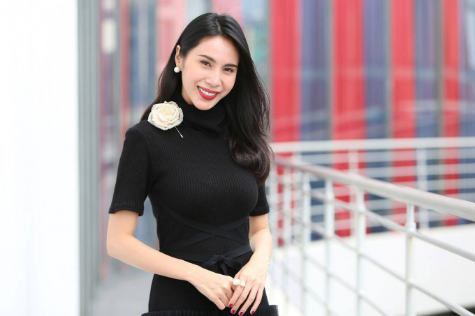 Hoa hậu Đỗ Thị Hà, Thuỷ Tiên Top những sao Việt bị “ném đá” năm 2020 - Ảnh 1.