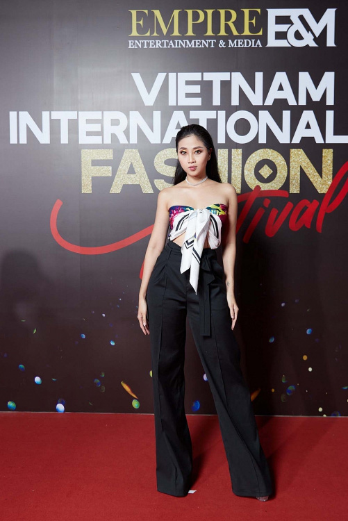 &quot;Vietnam International Fashion Festival 2020&quot;: Những siêu mẫu vang bóng một thời chứng tỏ đẳng cấp - Ảnh 5.