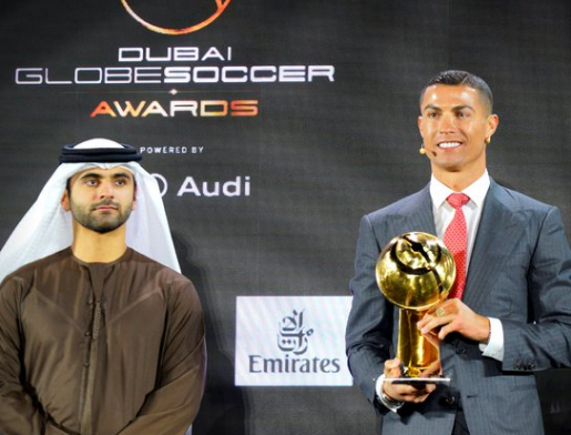 Ronaldo có mặt ở Dubai để nhận thưởng.