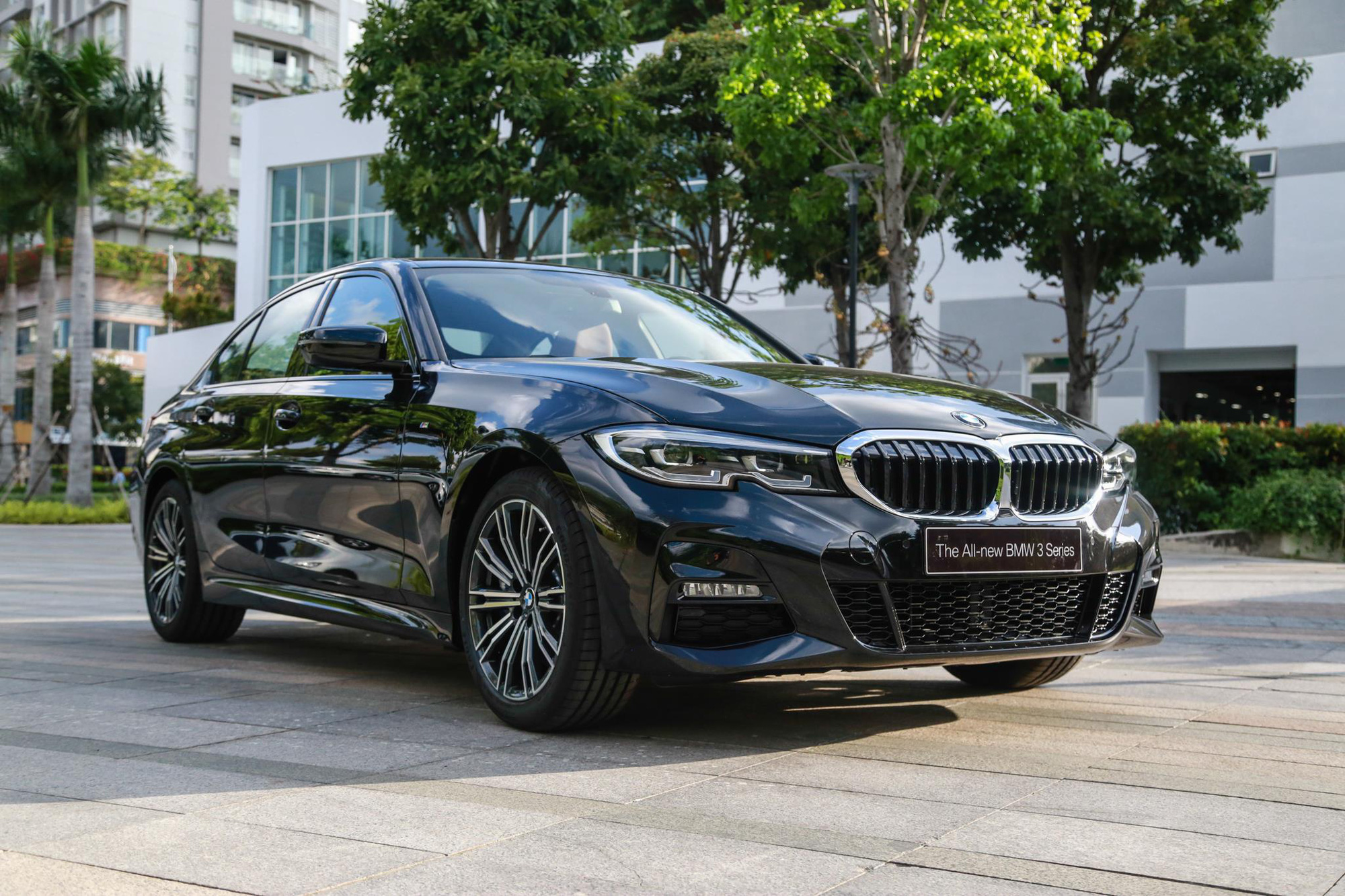 So sanh BMW 330i M Sport hay Mercedes-AMG A 35 4Matic anh 2